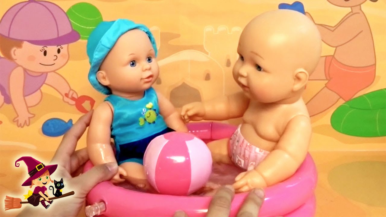 LAS AVENTURAS DE LA BEBE 🌴 Va a la PLAYA con su MEJOR AMIGA💦