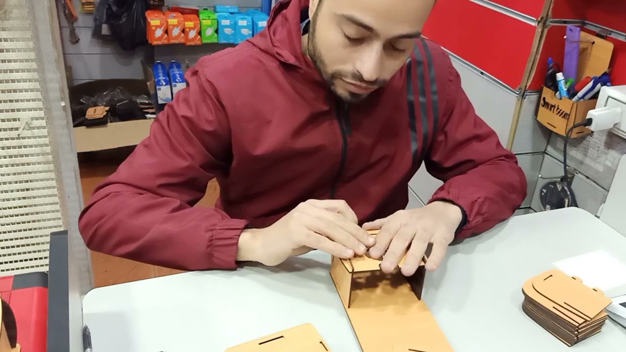 شرح البيع والمكسب وازاي تدير مشروع محل موبايلات وطريقة تركيب خشب الاسكرينات شرح مفل عن المشرووووع