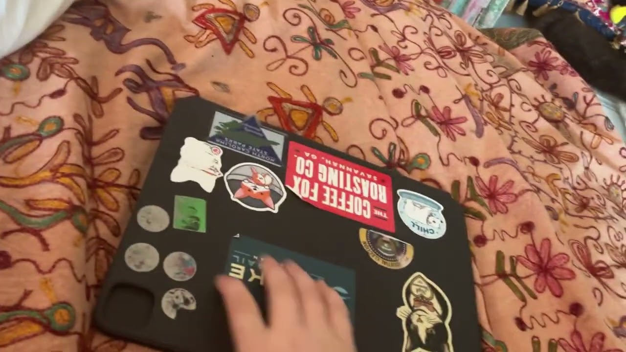 A broken iPad Pro Smart Keyboard - Investigated with India Amos | Maia Woowoo (with help)