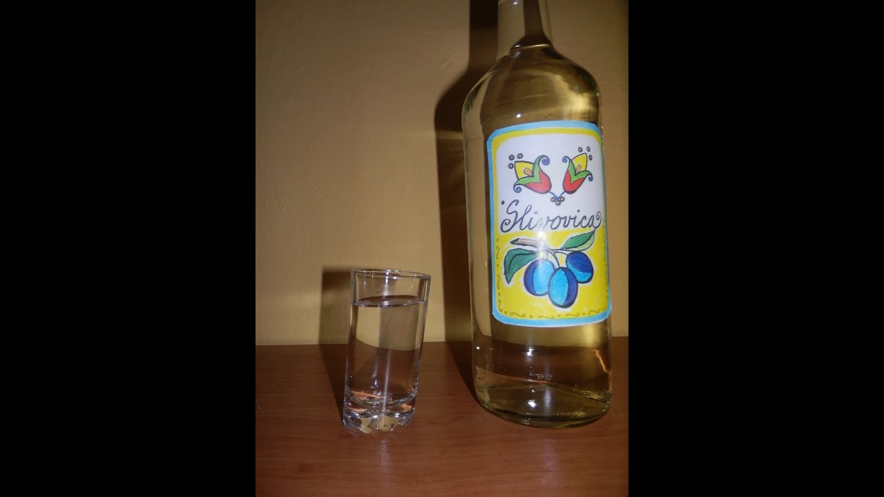 Jak sa p&aacute;l&iacute; SLIVOVICA - v p&aacute;lenici v Hluku