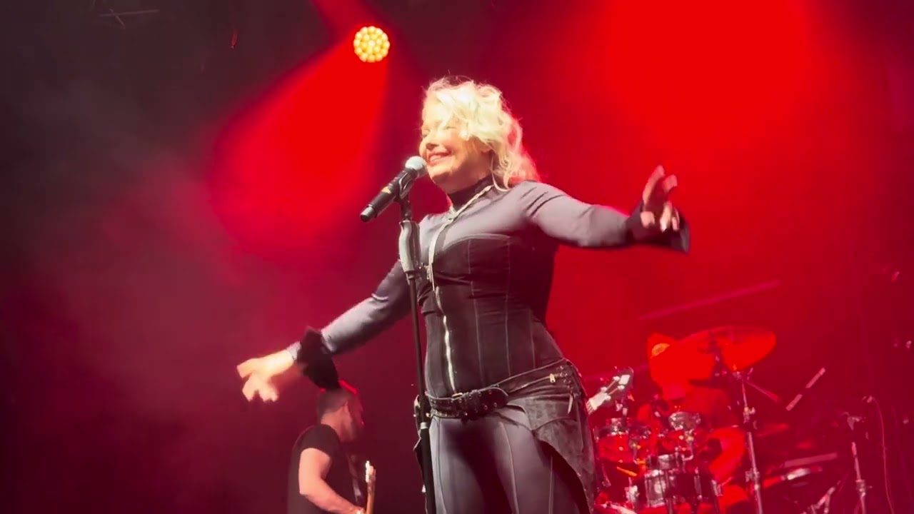 Kim Wilde - Closer Tour - Manchester Academy - Love Is Love