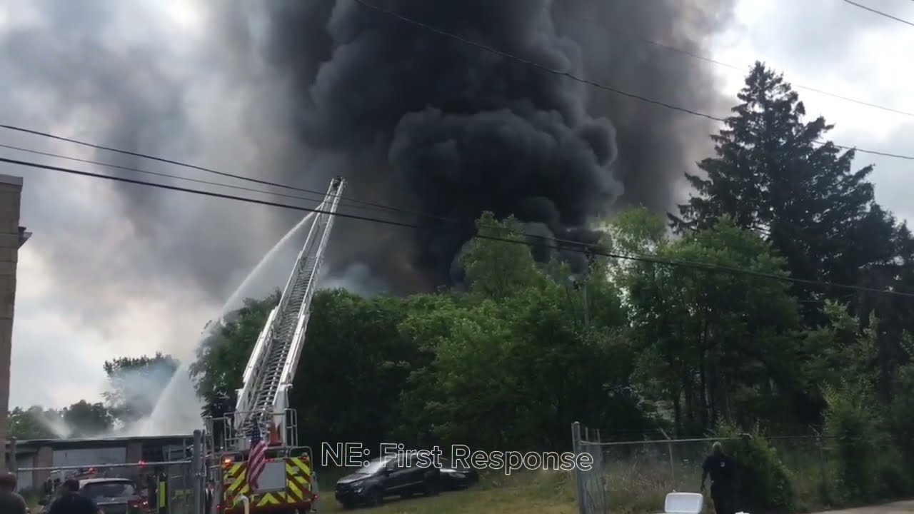 ****4 ALARM FIRE**** Cleveland Division of Fire Respond to 3rd alarm fire that went to a 4 alarm