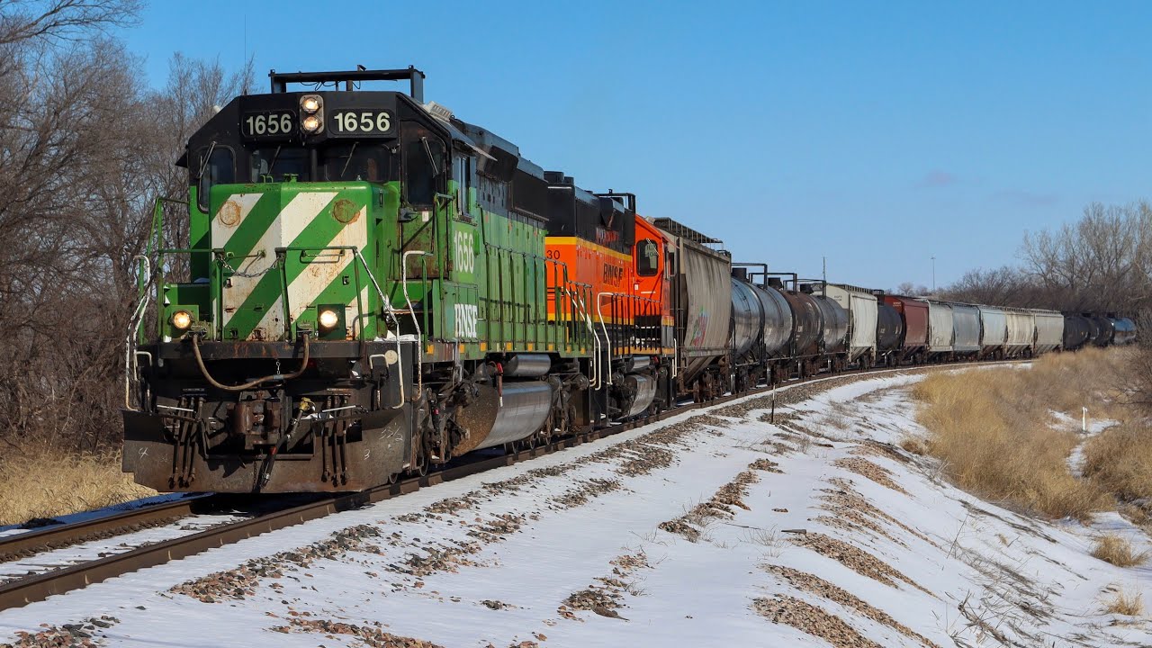 BNSF 1656 SD40-2 Leads the M-LINHAS West!