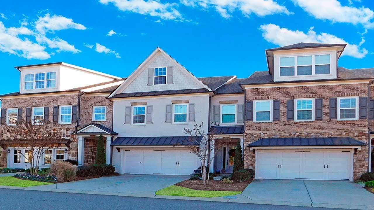 New Decorated 4 Bdrm Townhome with Built-in Elevator in North Atlanta
