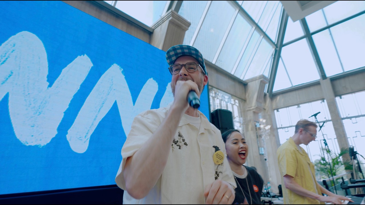 Nyanyi Bareng Jakarta x HONNE performing 