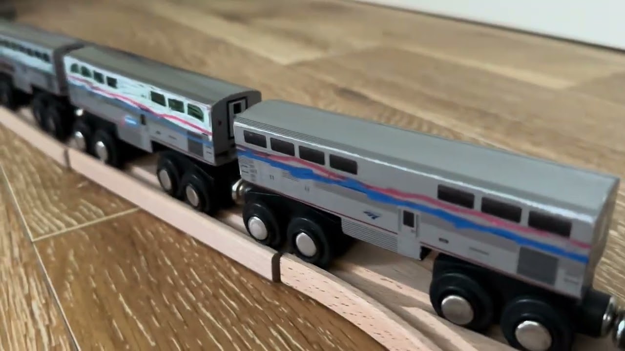 Amtrak 207 trails Amtrak Polar Express 2.0