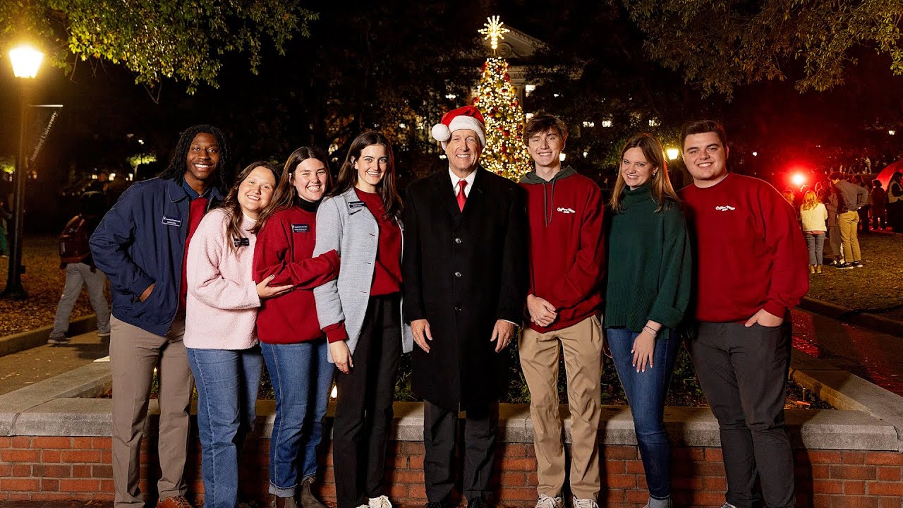 Beck's Bench Episode 33, 12.09.24 | Samford Christmas Tradition