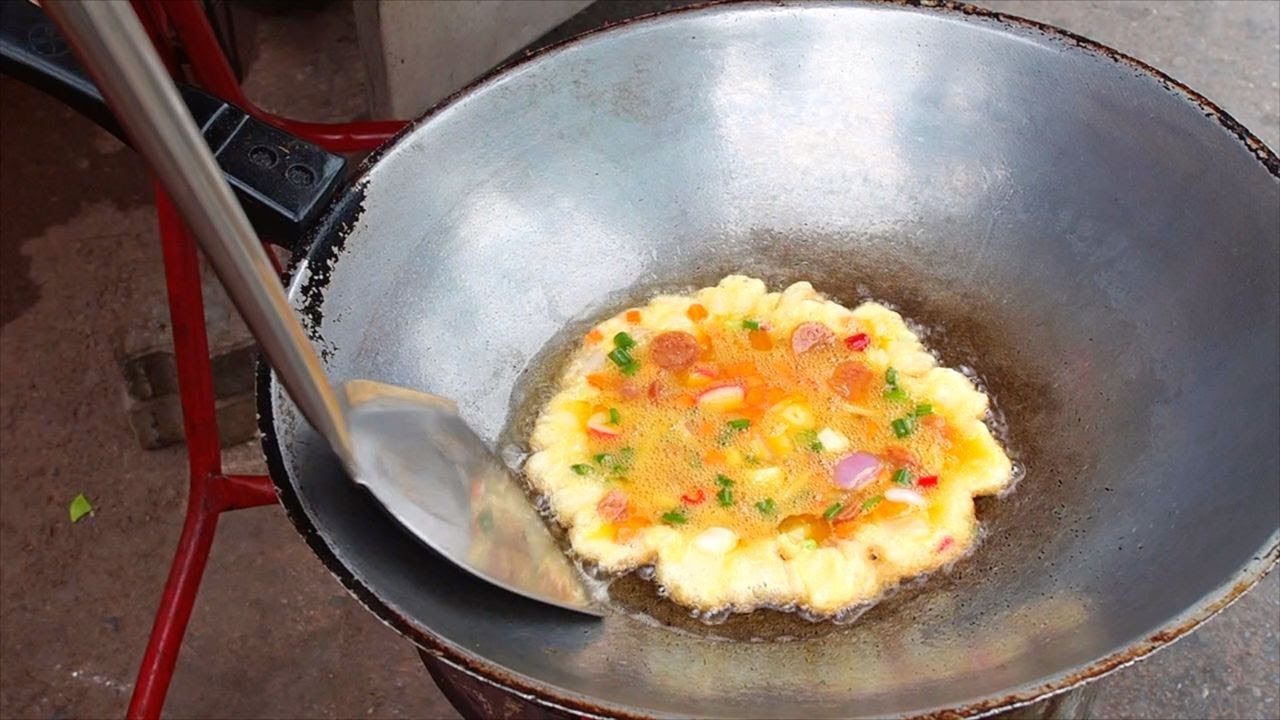Thai Omelette | Kai Jeow ไข่เจียว | Thai Street Food