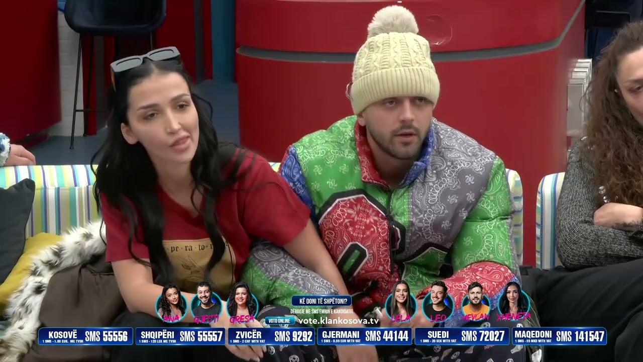 Shfaqet n&euml; sht&euml;pi video ku Xuxi flet p&euml;r n&euml;n&euml;n e Xhenet&euml;s, kjo e fundit reagon ashp&euml;r!