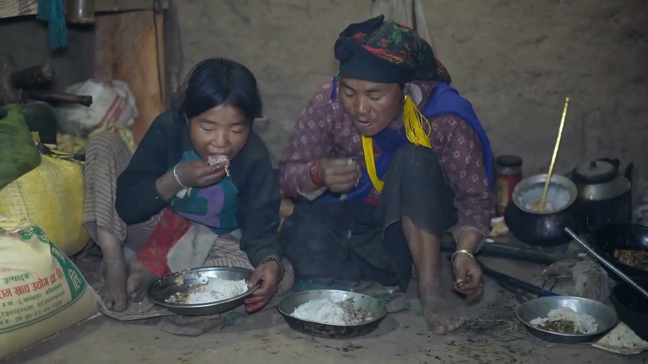 Cooking and eating delicious local food in the village || Rural village life