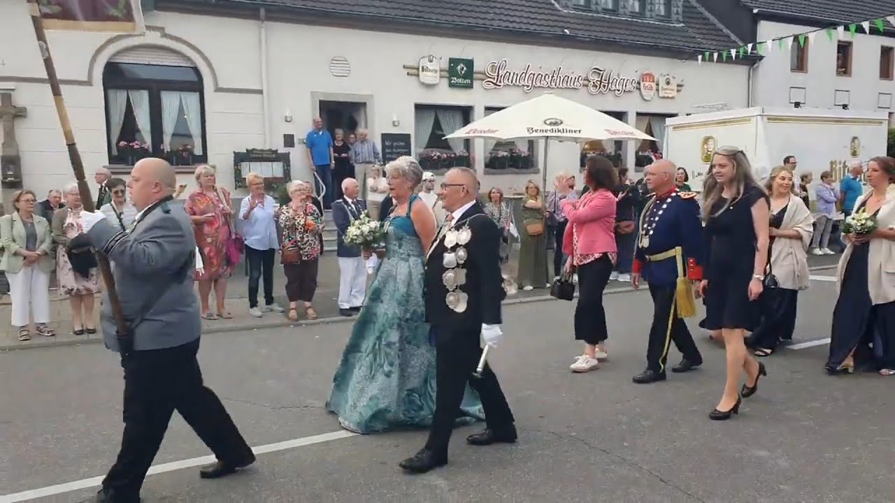 Schützenfest Grevenbroich Kapellen 2025 - Königsumzug am Abend 1.6.2025