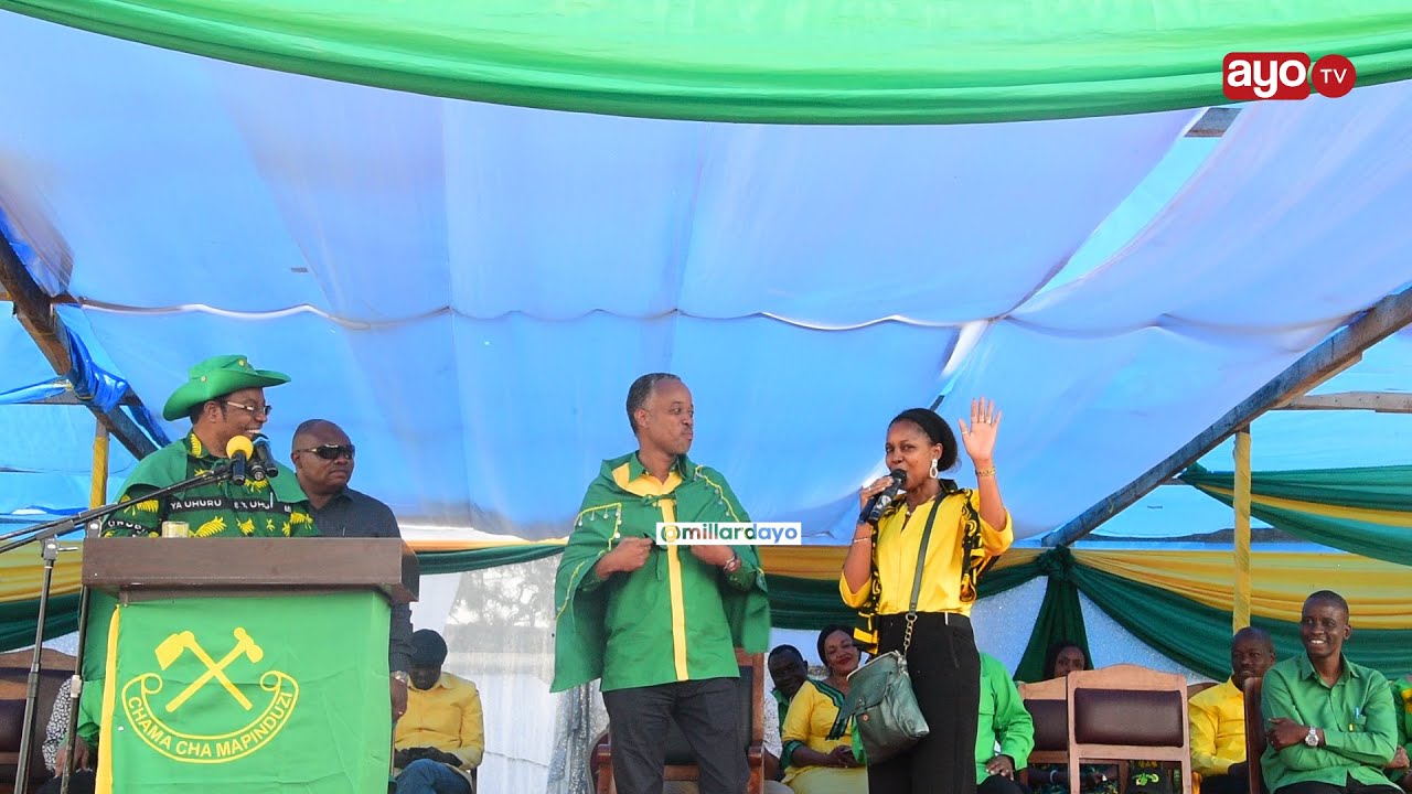 MTOTO WA LOWASSA ALIVYOMPANDISHA MKE WAKE JUKWAANI MBELE YA WAZIRI MKUU WAKATI AKIOMBA KURA