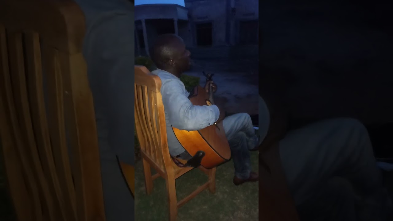 Uri umwami mwiza rwose( Yezu ni umwami mwiza tumushengerere)