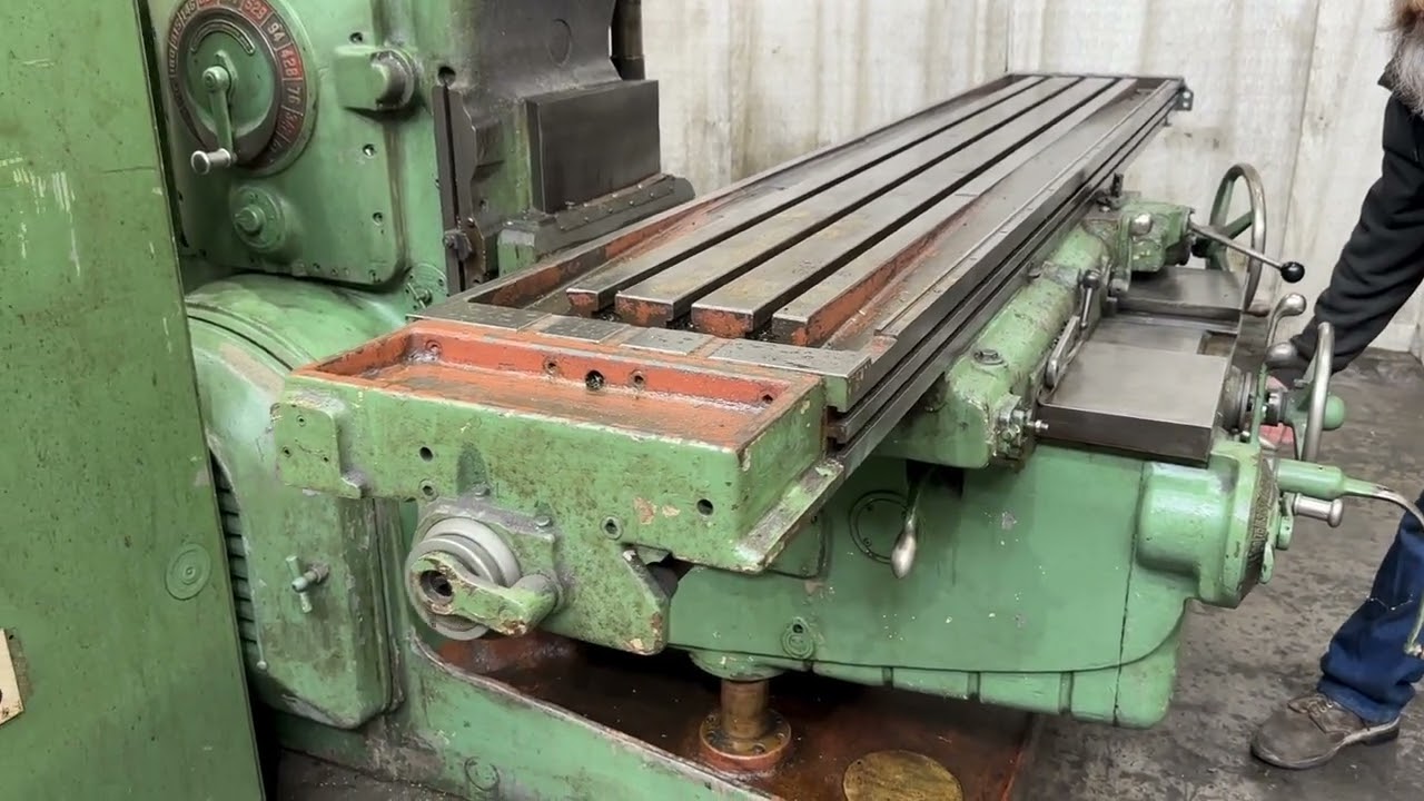 KEARNEY & TRECKER MODEL 650 VERTICAL MILLING MACHINE: STOCK 
