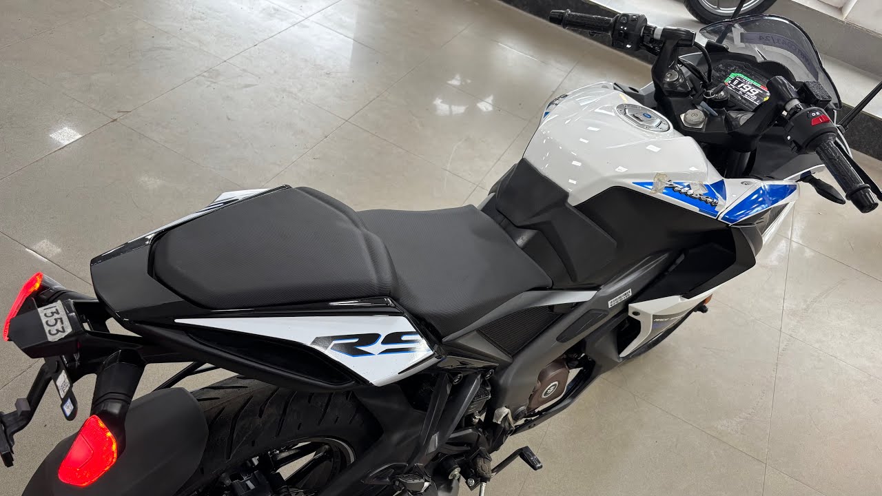 New Bajaj Pulsar RS200 Digital Meter OBD-2B Detailed Review | On Road Price New Changes Features