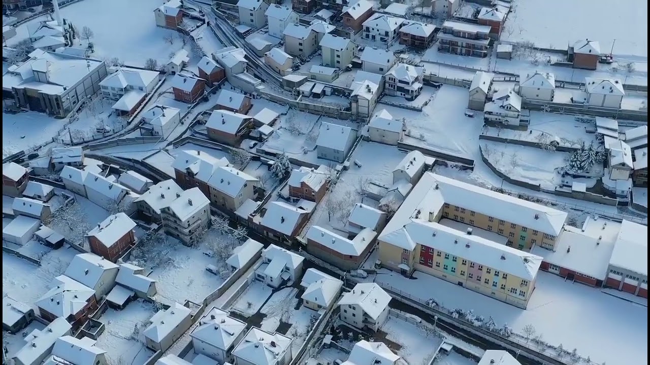 Dimri i bukur në fshatin Zhur. - Pamje me dronë të realizuara gjatë ditës së sotme ( 21 janar 2024 )
