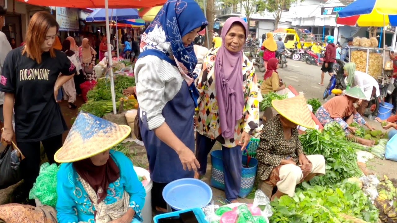 Menjelang idhul fitri pasar tradisional panggul di serbu bnyk pembeli/pasar terbesar ke 2 di t.galek