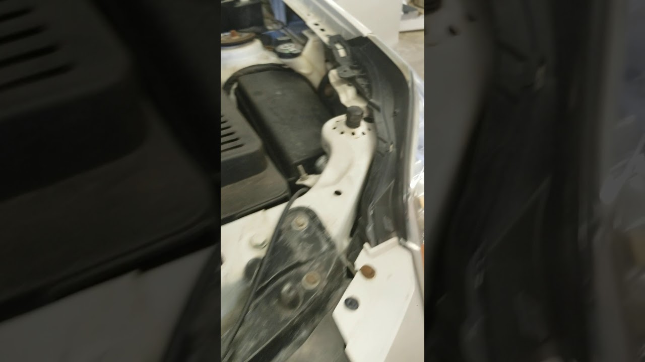 Replacing fender.  2010 Cadillac SRX Turbo part 1.