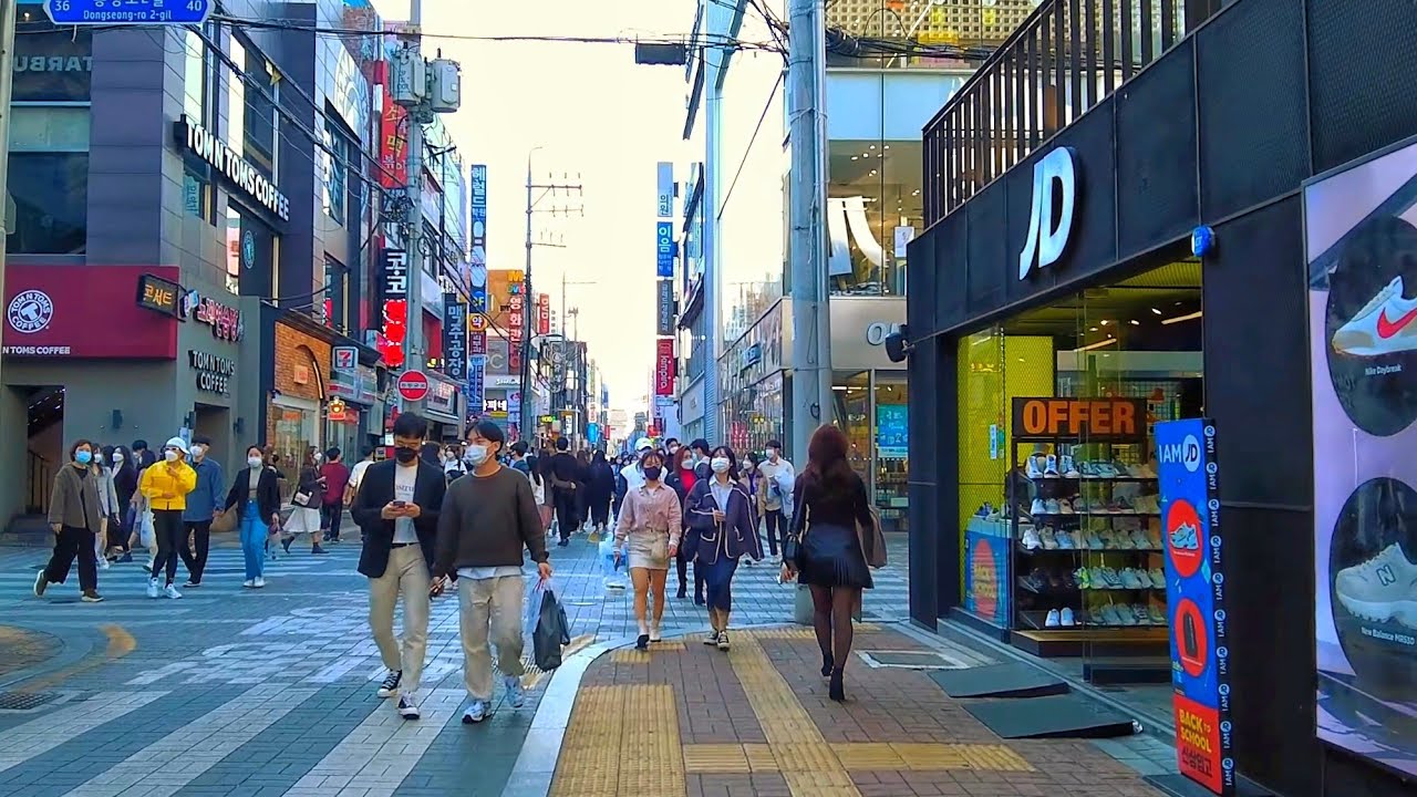 [4k]한국 대구 시내 동성로 걷기 거리 풍경 Street scene of Dongseong-ro walking in Daegu city, Korea dji pocket2