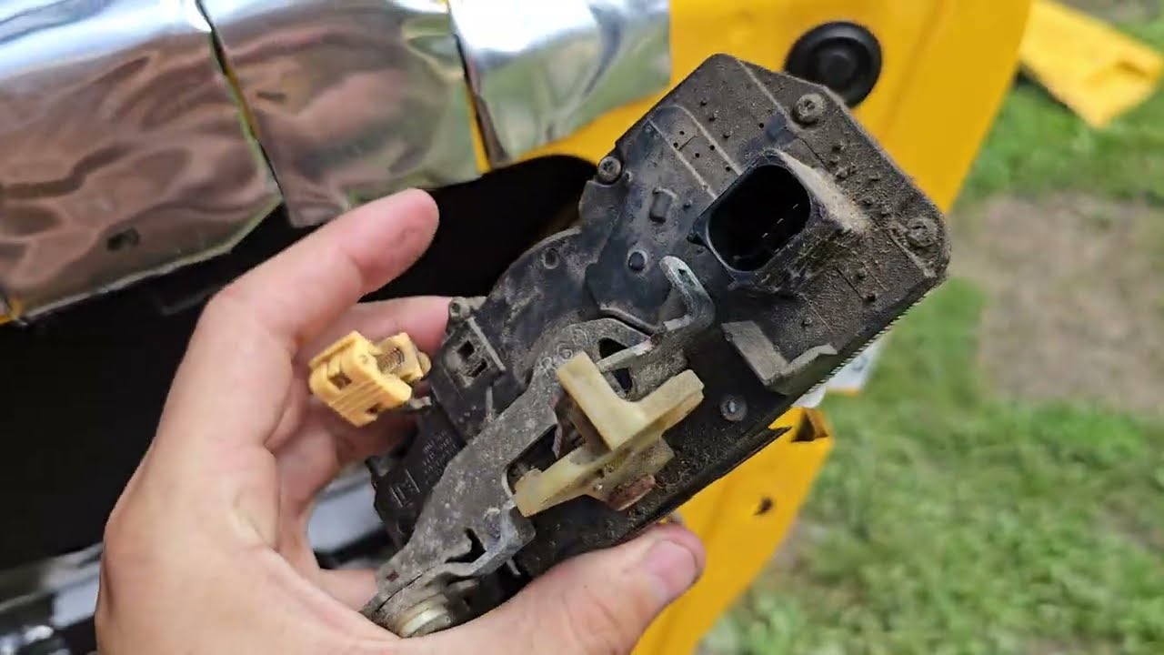 HUMMER H2 Rear Door Actuator Removal Tips