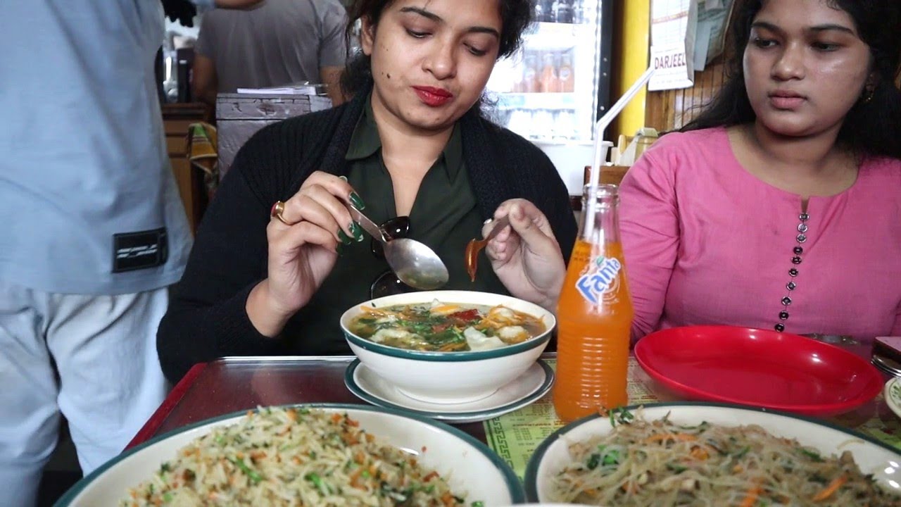 1 Ghanta Line e Dariea Tibetan Dish Khete Parlam ( Kunga , Darjeeling ) | Chicken Wonton Soup | Momo