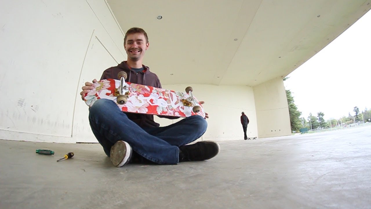 CHOCOLATE SKATEBOARDS SET-UP (8.25 Jerry Hsu, Venture Trucks, Chocolate Wheels)