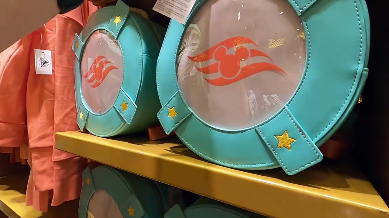 Товары Disney Dream Shopping в Mickey's Mainsail & Sea Treasures