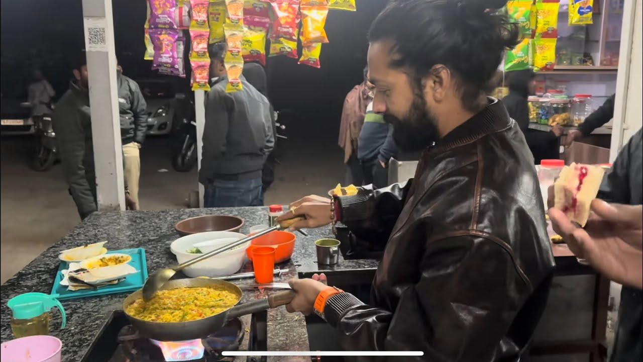 ડેવિન ભાઈ એ નવો ધંધો સાલું કરો મેગી ગઠિયા ચિપ્સ બધું મળસે 