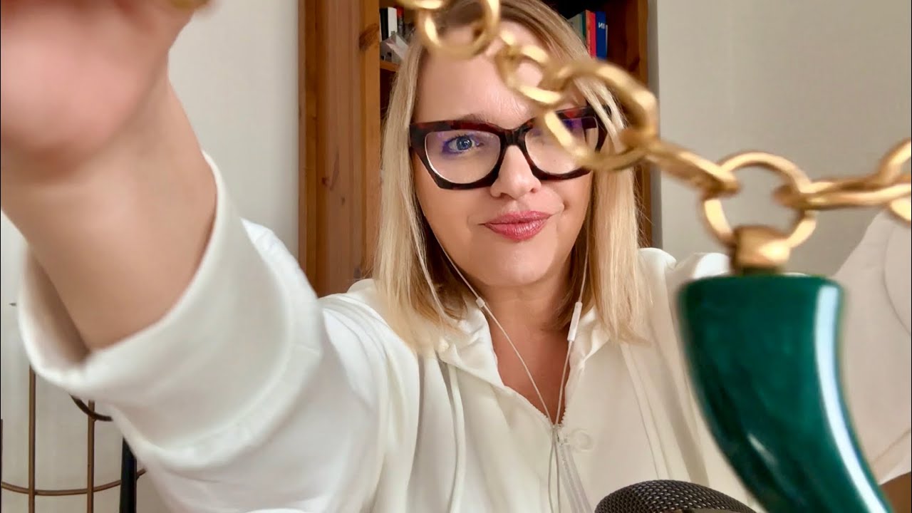 Magyar ASMR - Kiválasztok neked egy nyakláncot - roleplay