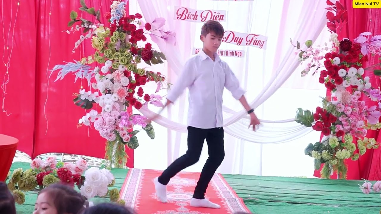 Vấn vương chợ tình remix Em trai múa cực dẻo mừng LVQ Bích Diên - Duy Tùng , bản Nà Hỳ - Mường Hung