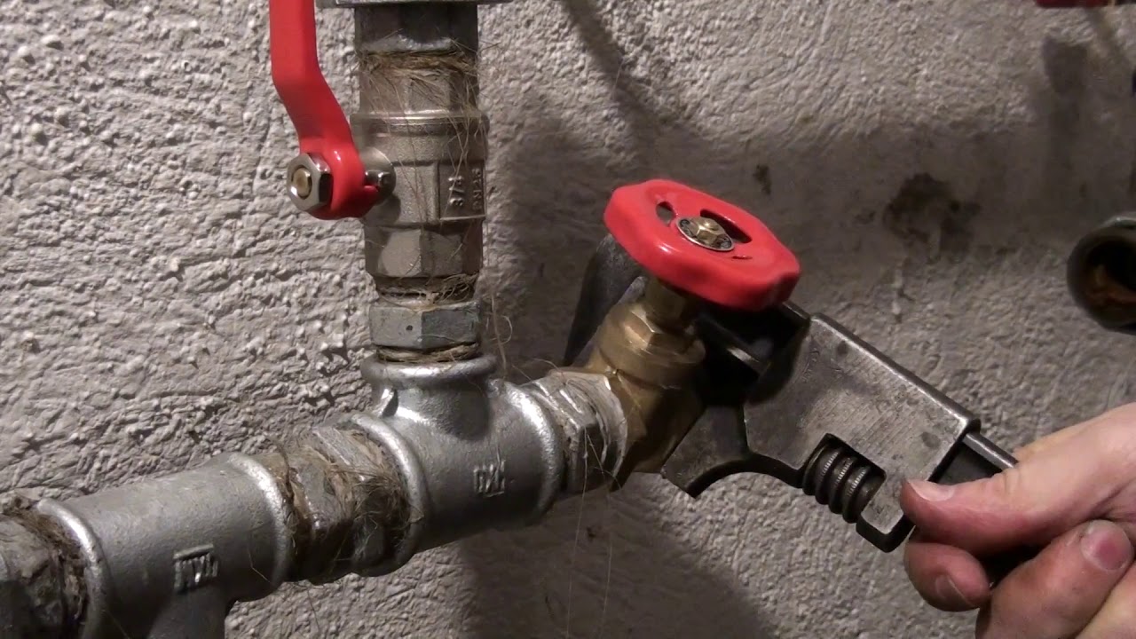 Defekten Wasserhahn (Muffenschieber) in Wasserleitung austauschen