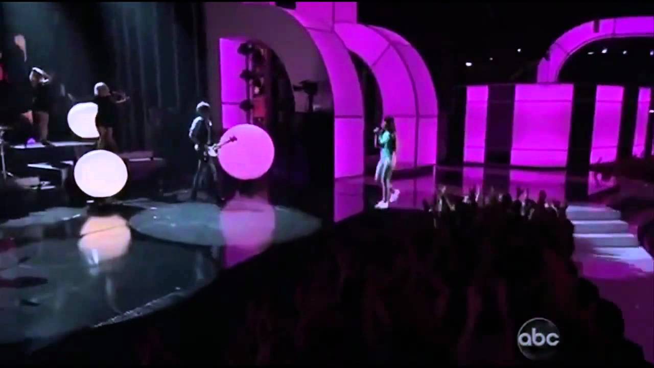 Call Me Maybe Gangnam Style Mashup   Carly Rae Jepsen vs  PSY   GeekBeat Tips & Reviews