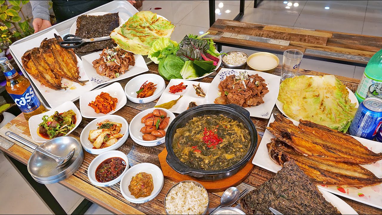 단돈 9,900원에 15첩 임금님 밥상?! 12첩 수라상도 울고 갈 전라도식 15첩 반상과 무한리필 쌈정식을 즐기다! 가성비 최고 쌈밥정식 1탄/Korean street food