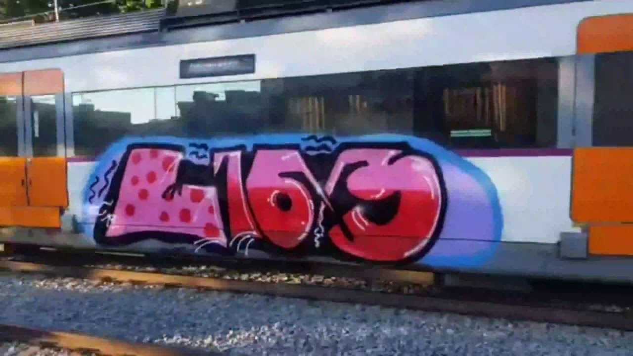 graffiti renfe de barcelona..(musica de ROSA ROSARIO)cancion suena pepino