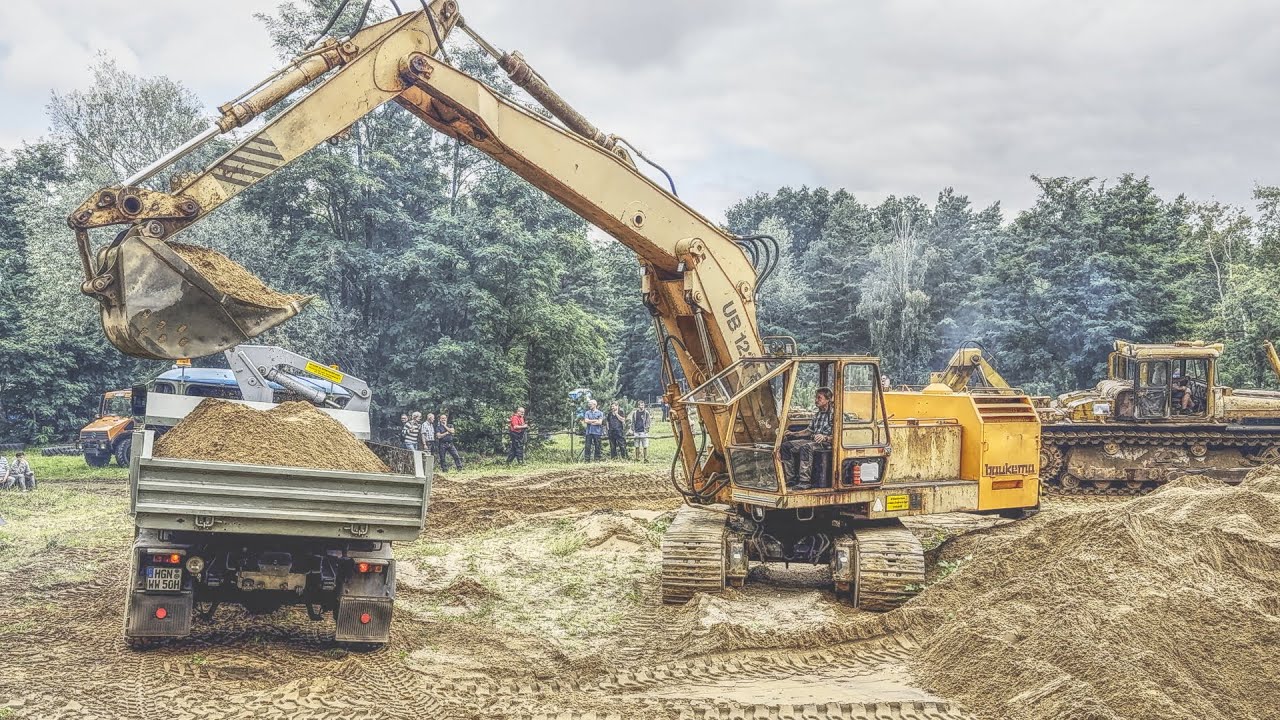 Nobas Bagger belädt W50, DDR Baustelle wie in den 80ern