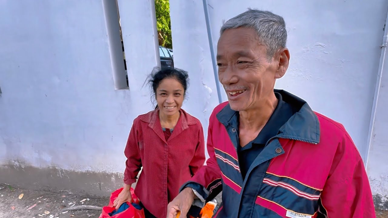 Em Thảo cùng ba đi nhập viện mổ mắt ai thấy cũng xót thương 