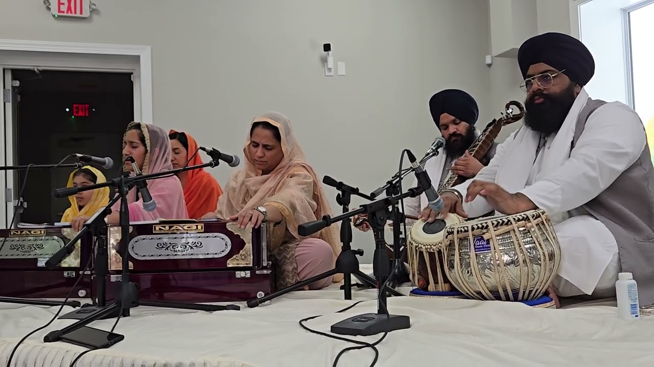Satgur Poorai Naam Diya - Bibi Guneet Kaur Jee at SGNC Durham with Gurpreet and Rajwinder veerji