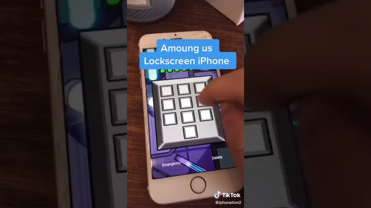 Экран блокировки Among Us на iPhone