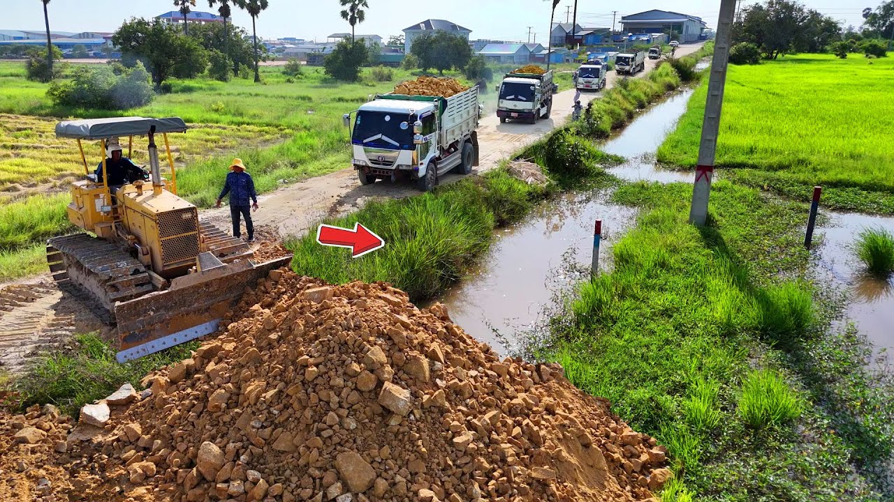 OHH Be Mindful Start Landfill Using Truck 5Ton & Dozer KOMAT’SU PushingSoil Soil into Field, Mix VDO