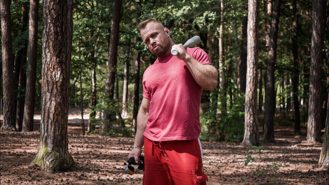 Utržený oba tricepsy, Filip obětí sexuálního harašení