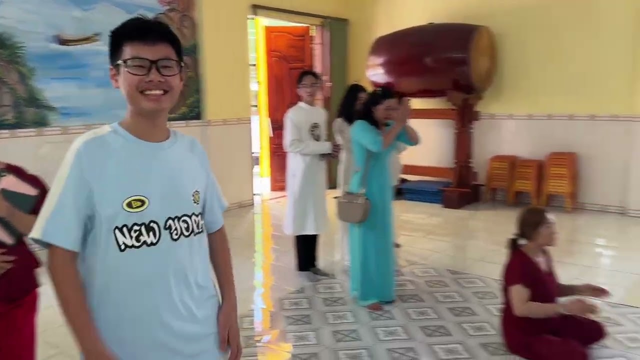Mùng một Tết đi lễ Phật cùng gia đình 