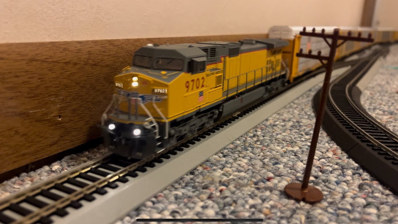 Review of the Athearn Genesis Dash 9-44CW UP 9702 (ATHG31621) with DCC and sound
