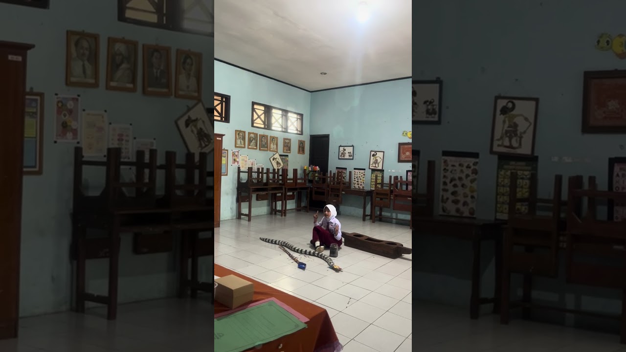 Almaeera mendongeng