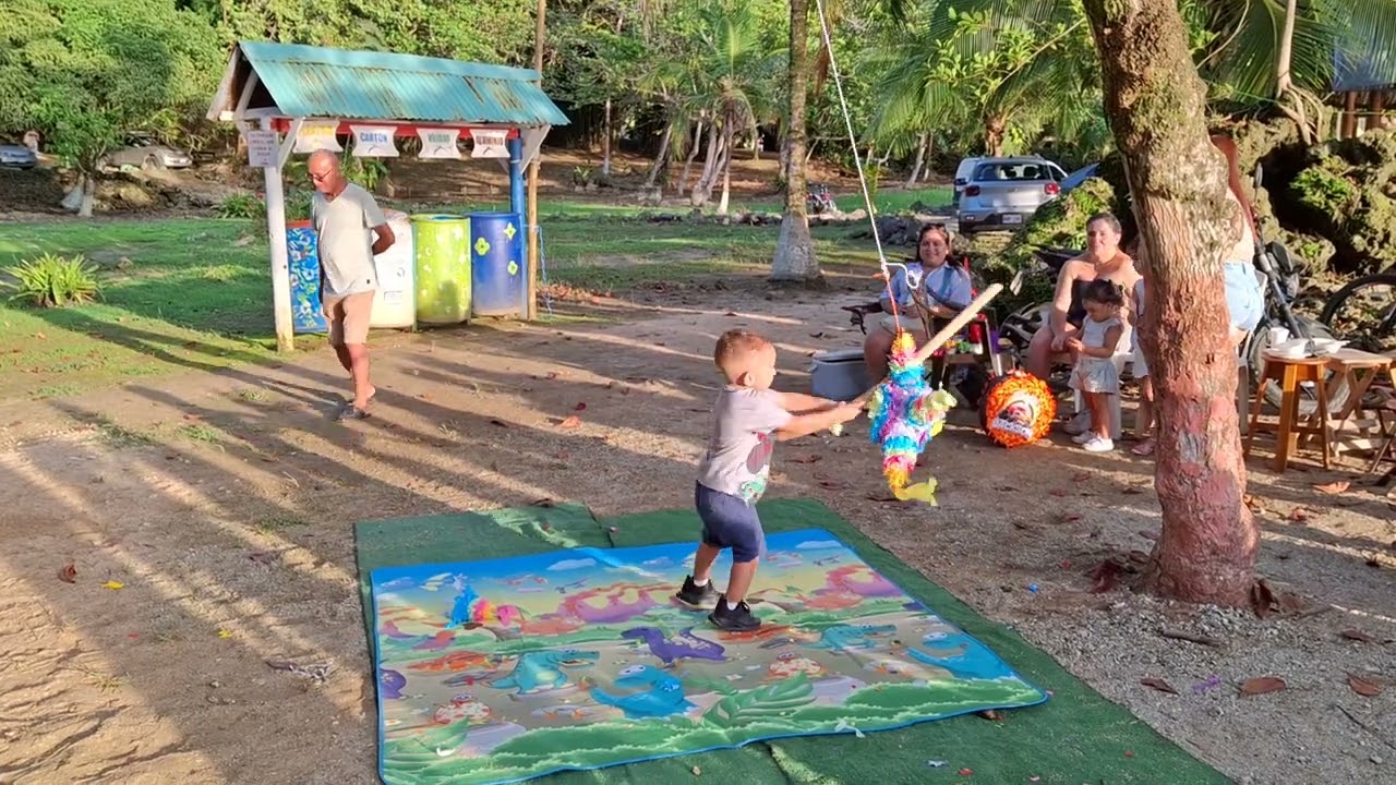 Jackson se agarr&oacute; con la pi&ntilde;ata en la celebraci&oacute;n de sus tres a&ntilde;itos 🤣🤣🤣