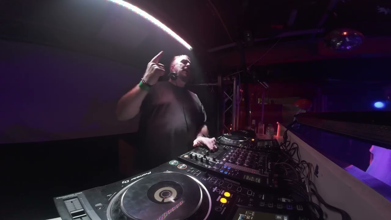 Mark Breeze - Whizzkid (Faction x Breakin Soundz @ The Doncaster Warehouse) 