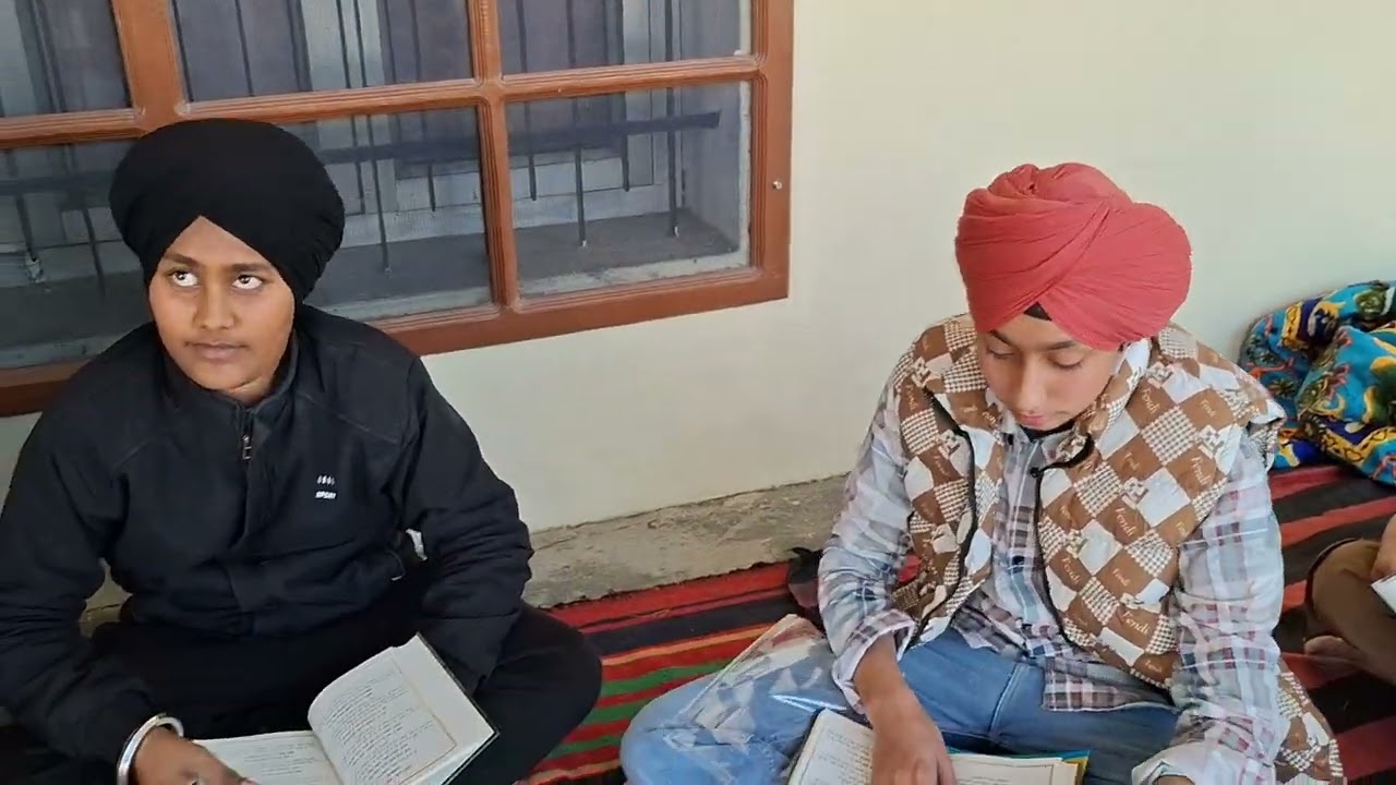 ਅਕਲੀ ਪੜਿ ਕੈ ਬੂਝੀਐ,ਅਕਲੀ ਕੀਚੈ ਦਾਨੁ।।੧੨੪੫॥