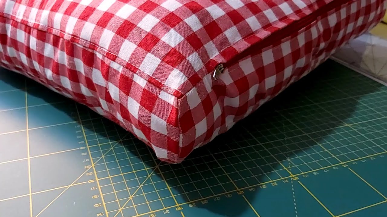Coussin valise avec fermeture مخدة شنطة بالسنسلة