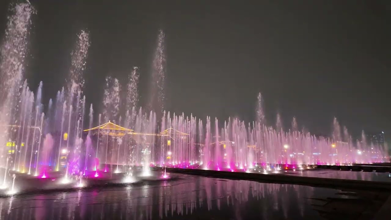Xi'an - the biggest fountain music show in Asia!