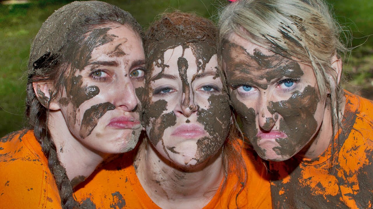 3 Women fail at a mud run