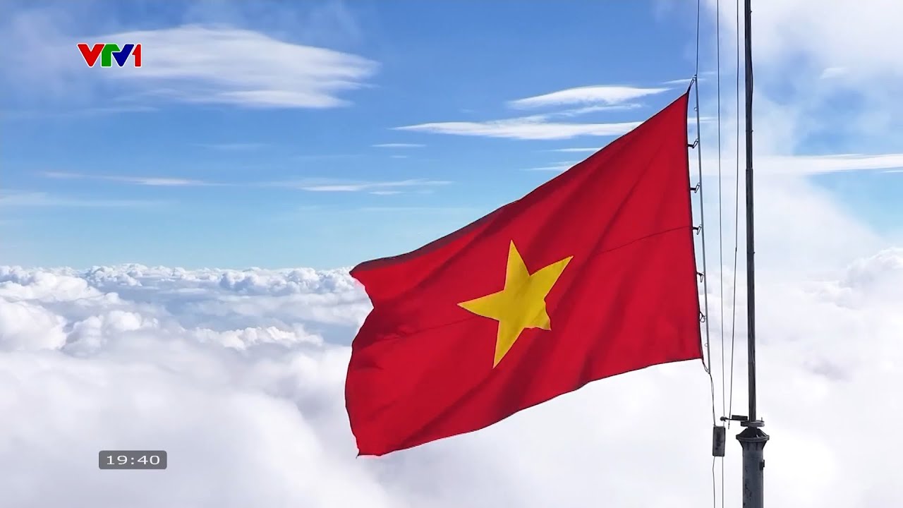 Niềm tự hào thiêng liêng dưới ánh sao vàng trên đỉnh Fansipan | Rạng rỡ Việt Nam | VTV